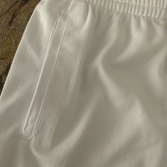 Boy PUMA white shorts 🩳 NWT size M (10-12) - Picture 3 of 8